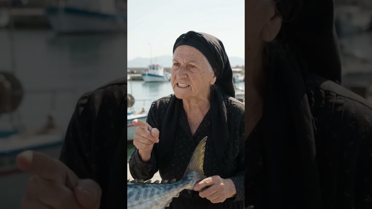 ΡΕ ΨΕΥΤΗ! ΤΟ ΨΑΡΙ ΤΟ ΑΓΟΡΑΣΕΣ! 😂🐟 #ρε #χωριο #ψαρεμα #γέλιο #αστεια #Greek #comedy #funny
