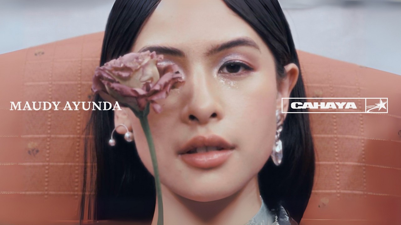 Maudy Ayunda - Cahaya | Official Visualizer