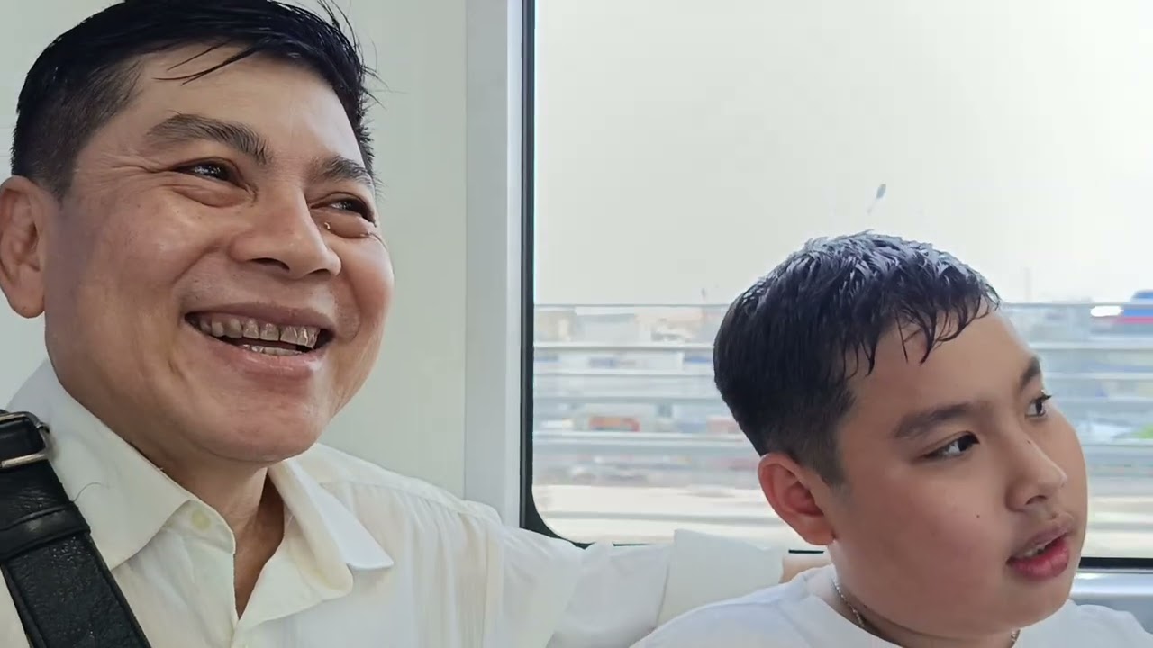 Đi Tàu Điện Suối Tiên Về Bên Thành Mừng 3 Tet