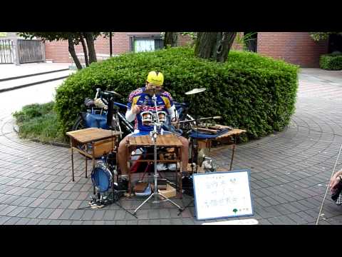 Japanese musician in ueno park 1