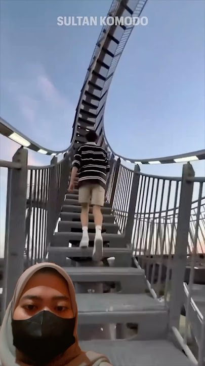 Pria ini menaiki tangga yg membuatnya pusing 😱 #shorts #masukberanda #fyp