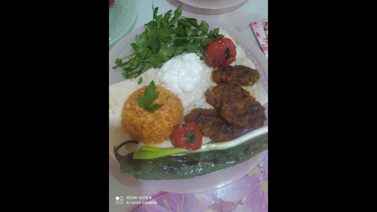 köfte accompagné avec borghoul pilav 👌👍🥰🇹🇷🇩🇿كفتة اللحم والبرغل😋🙏