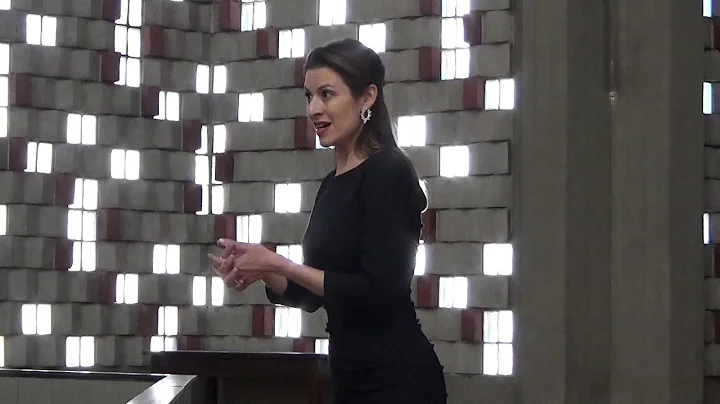 Chen Reiss sings Bach / Gounod's "Ave Maria"
