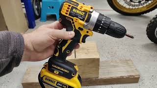 Китайский аккумуляторный шуруповерт реплика DeWALT на 38Нм с набором принадлежностей.