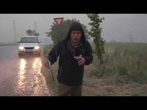 Video: Přestává pršet před tornádem?