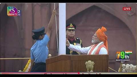 PM Modi unfurls  Indian Flag at the Red Fort on India