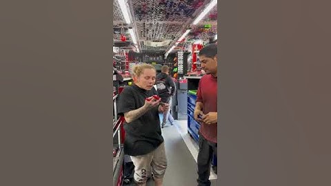 La wera comprando su primer heramienta snap on