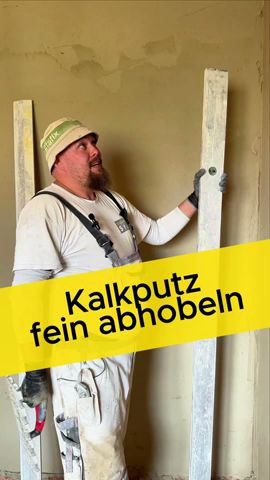 David erklärt euch, wie wir unseren Kalkputz fein abhobeln 🤩✅ #bau #handwerker #erklärung