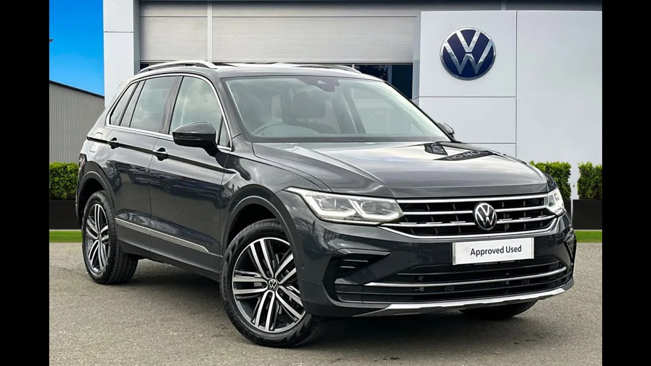 Yalangoch qizlar kaltaklashmoqda