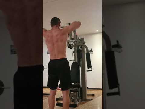 Gym time ,Shoulders training on board #short