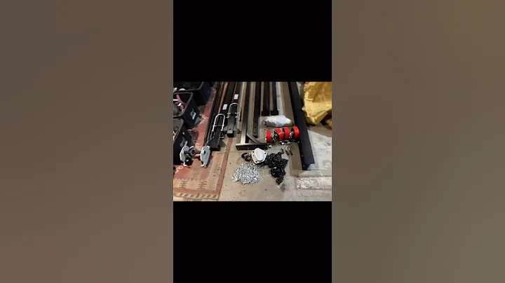 Something has been delivered to me. Late. I am keeping its box. #nosey #citra #gantrycrane #box