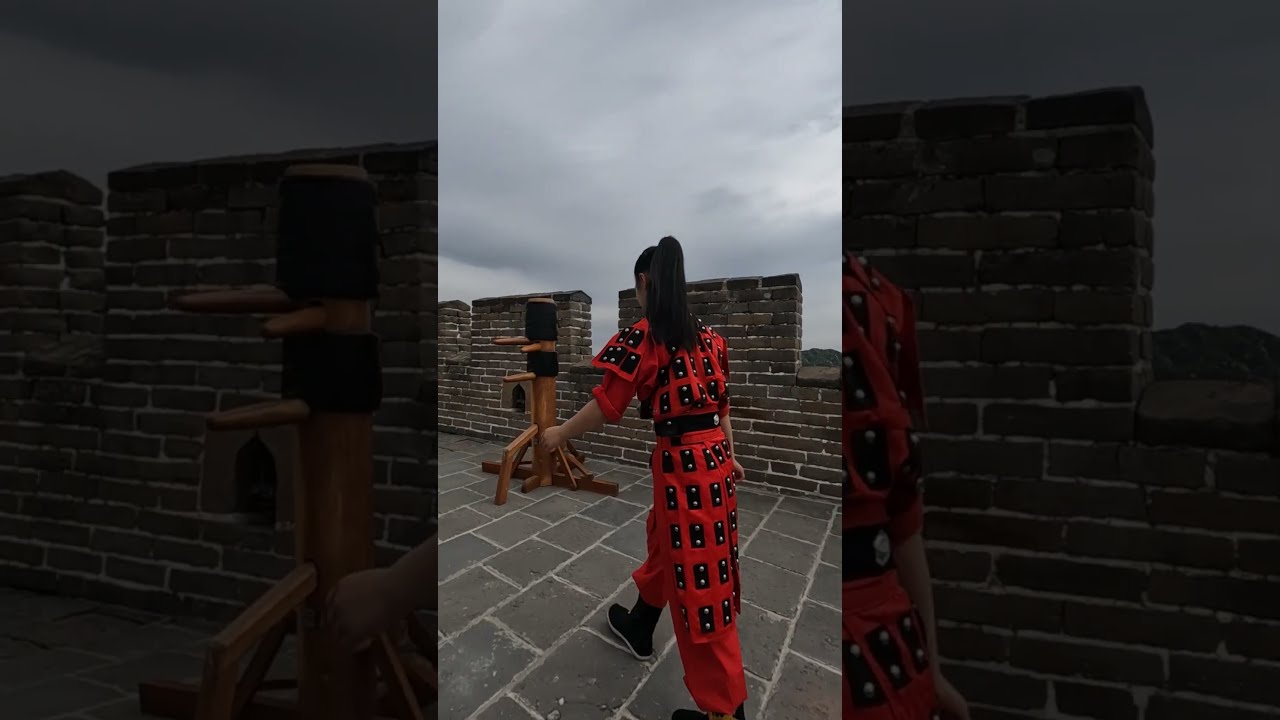 Woman Stuns Tourist On Great Wall