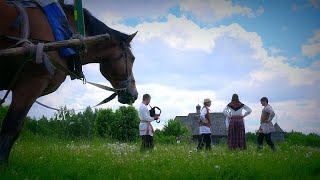 Au Belarus, Un Village Traditionnel Vous Fait Basculer Dans Le Moyen-Âge