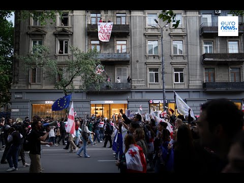 კანონპროექტის მიღების შემდეგ აქციის მონაწილეებმა თბილისის ცენტრალური ქუჩები გადაკეტეს