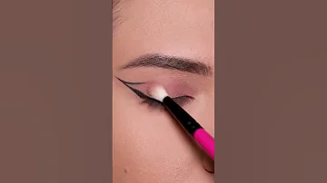 مكياج وردي ناعم للعيون 