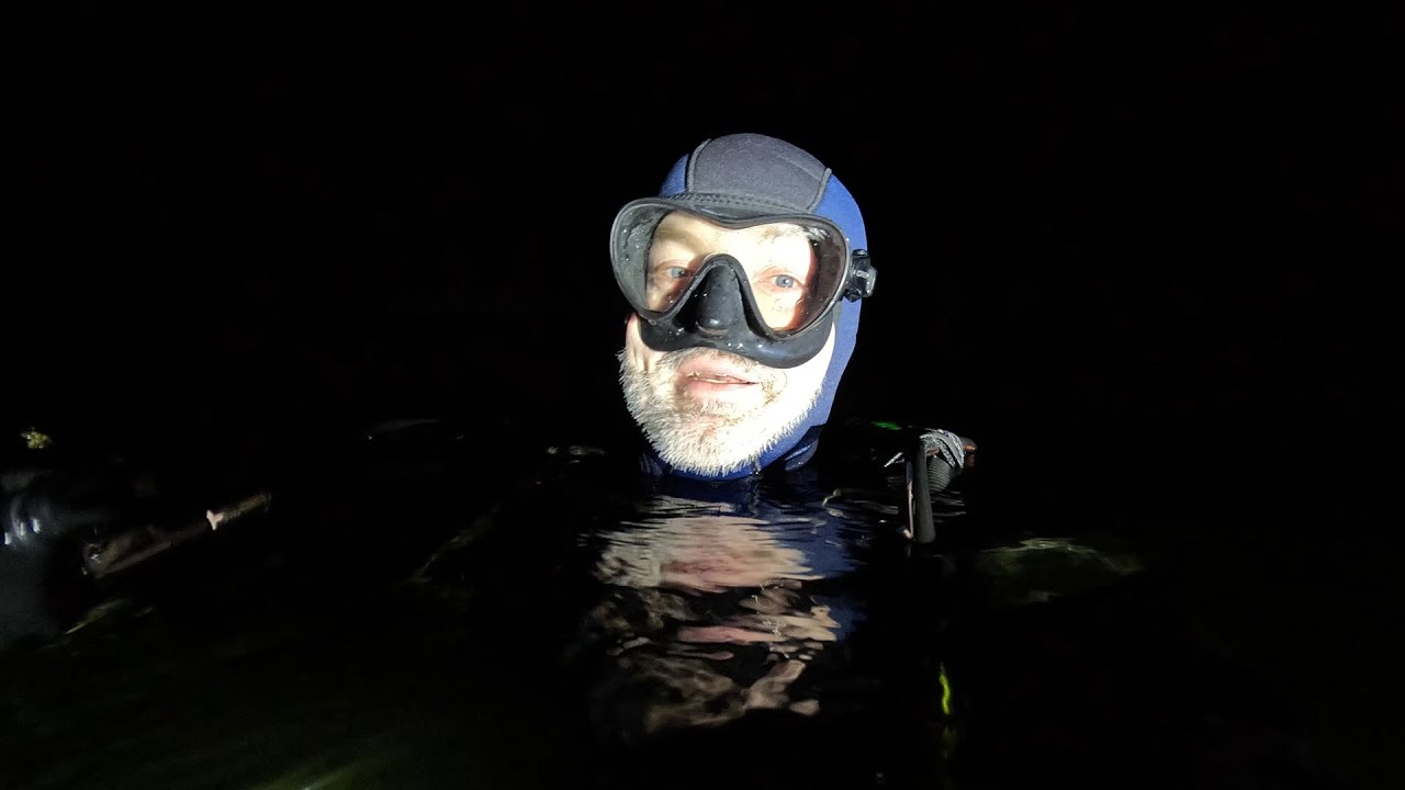 Podwodny Mełpin nocą