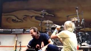 Pearl Jam - Yellow Ledbetter - Swedish fan on stage -  Copenhagen   2007