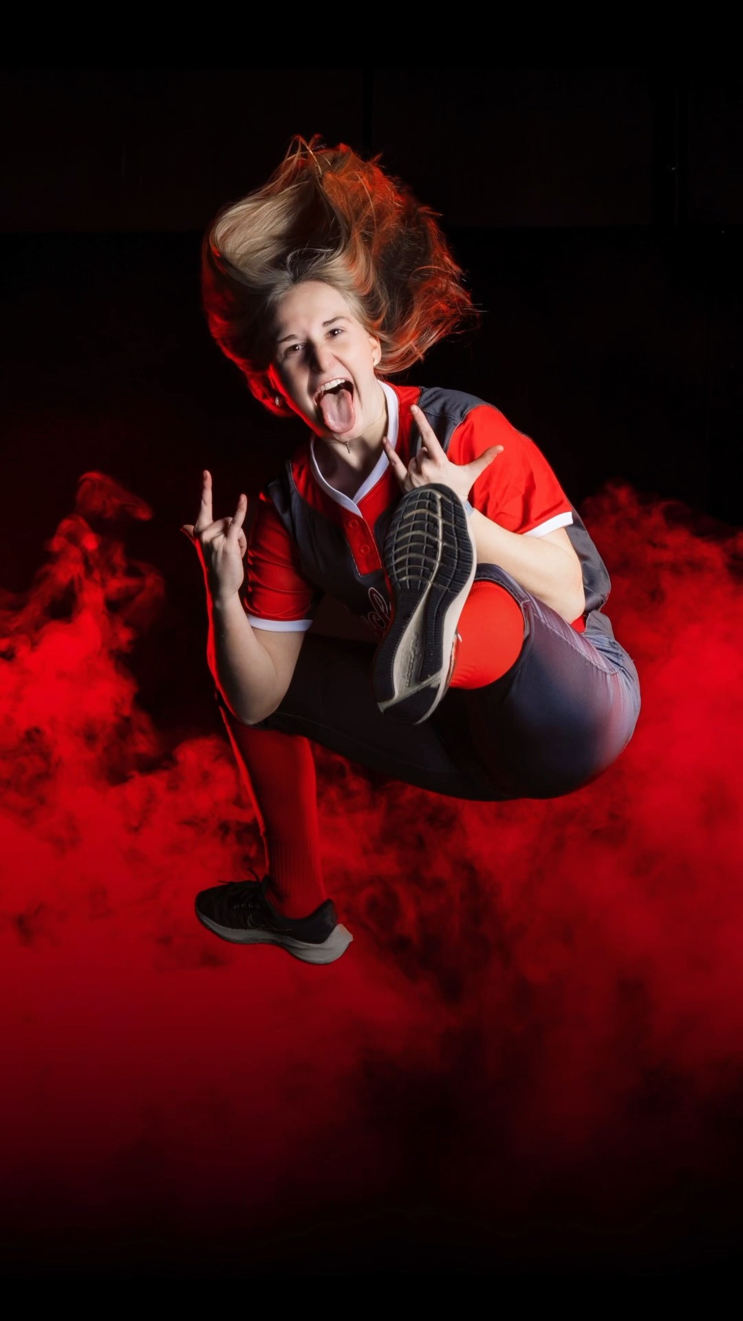 She nailed that pose! Softball photoshoot! #sportsphotography #softball #nikonz9