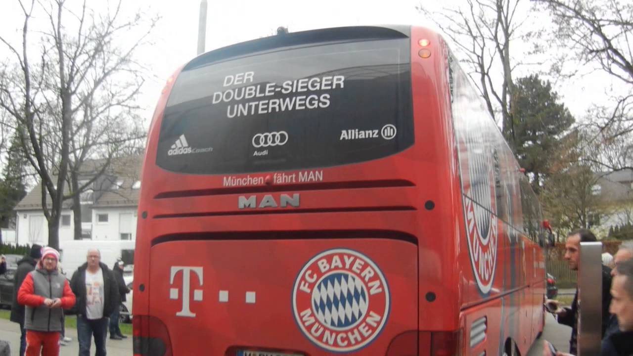 FC Bayern München Abfahrt Mannschaftsbus Säbener Strasse,Spieler inside