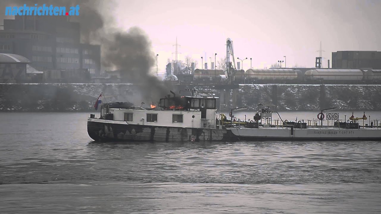 Brennendes Donauschiff