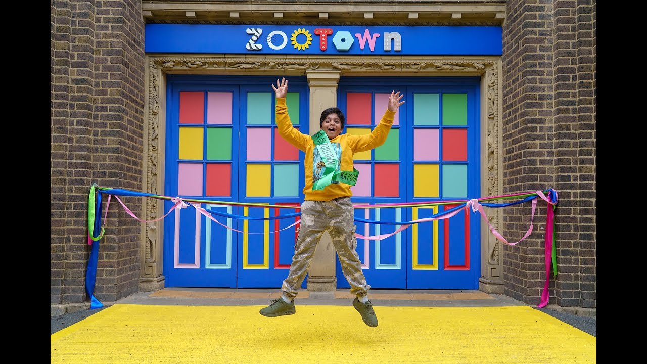 Зоопарк Лондонского зоопарка открыл молодой ведущий документальных фильмов о дикой природе Анишва...