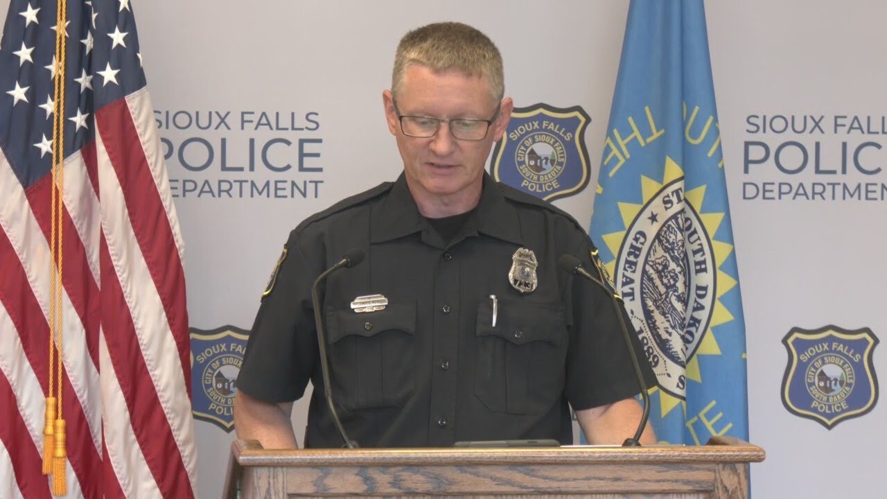 Sioux Falls police search for armed robber - YouTube