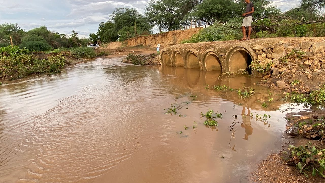 UMA NOITE DE CHUVA E O RIACHO DESTRUIU AS ESTRADAS 