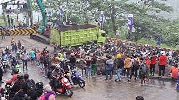 SEMUA ORANG MENUNGGU KE AJAIBAN !! Sitinjau Lauik Lumpuh Total Polisi Berusaha Menguraikan Kemacetan