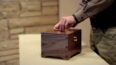 Hyperlink - How to Open a Single Wooden Premium Urn