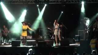 Nouvelle Vague - Just Can&#39;t Get Enough (Live in Bruxelles)