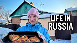 Inside a Traditional Russian House in Siberia 🇷🇺 (making Turkic pies)