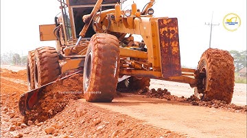 Extreme Komatsu Motor Grader Working Operator Trimming Slope Skills
