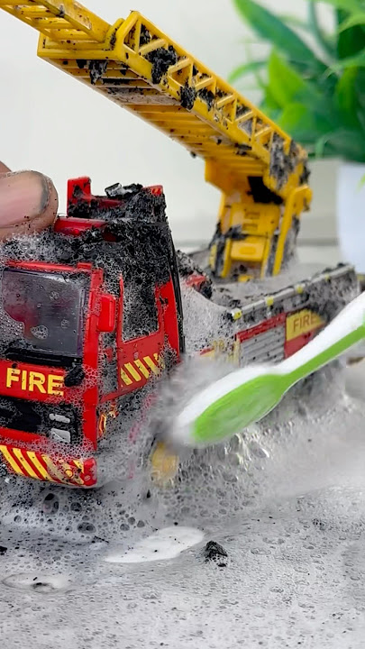 I always help firefighters and clean their fire truk oleng for free🧼🥰 #shorts #satisfying