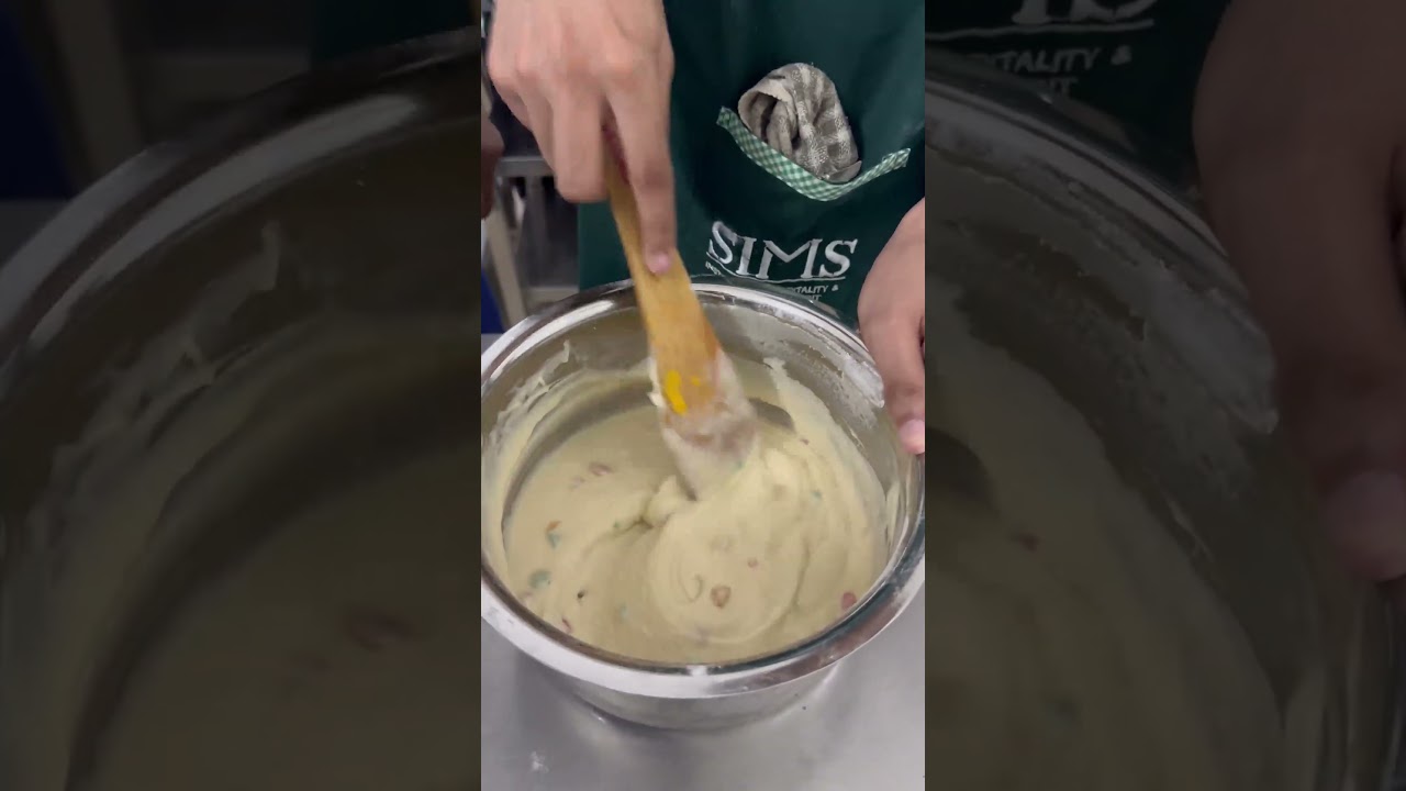 😍 Watch the magic of making delightful Fruit Cakes at SIMS Institute! 🎂✨ 