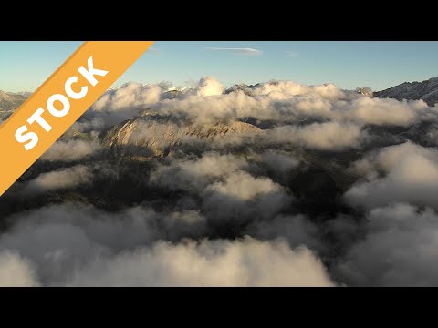 epische-luftaufnahmen-wolkenstimmung-schweizer-alpen,-4k-uhd-stock-epic-aerial-view-switzerland-alps