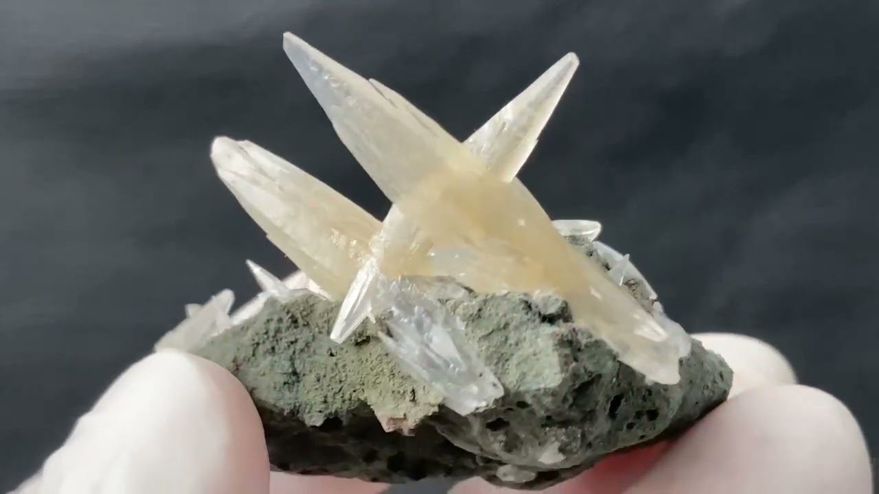 ベトナム・ダクラク省産犬牙カルサイト原石 22.0g - パーフェクト