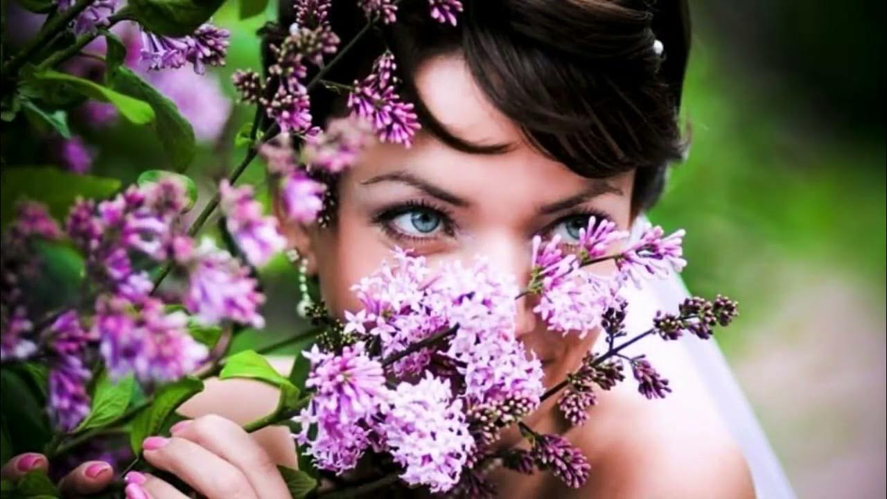 женское лицо. лицо косметология цветы. девушка с орхидеей. весенний макияж. здоровая кожа.