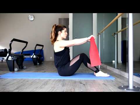 Πως να κάνετε μόνες σας pilates στο σπίτι στο ELLE- Elle Greece video