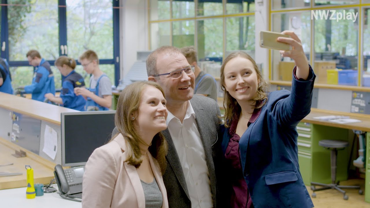 Ewe Ewe Netz Auszubildende Coachen Die Fuhrungskrafte Beim Reverse Mentoring Youtube