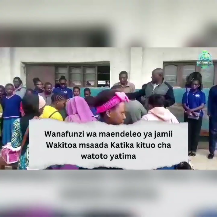 watoto hao wakipokea zawadi na kuwashukulu wanachuo hao  wa TEKU wa course ya community Development