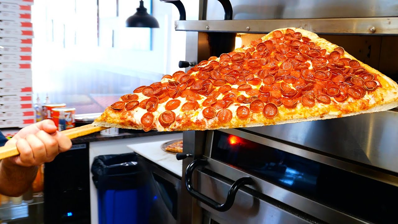 American Food - The BIGGEST PIZZA SLICE in the world! Pizza Barn New York | Travel Thirsty