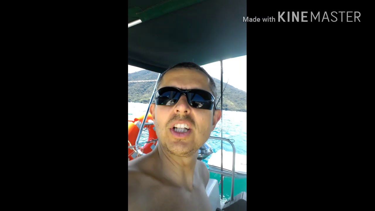 Walquiria velejando sozinha