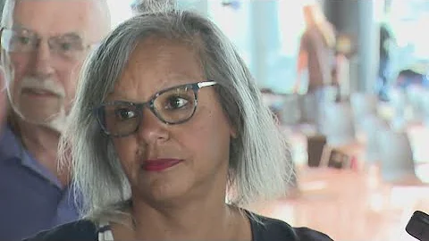Robin Kelly drops out of race for Illinois Democra...