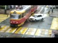 В Краснодаре столкнулись автомобиль и трамвай