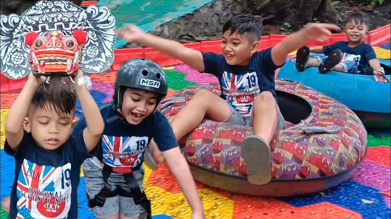 Irvan Dan Adiknya Membawa Barong Jalan Jalan