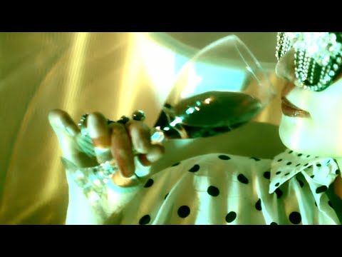 Neon Escape Musik-Video／Palastleben