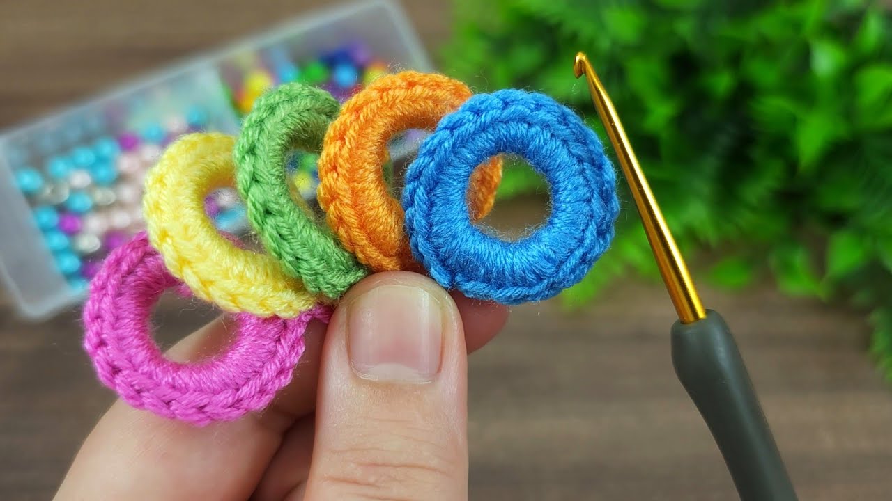 look what i made of colored rings !!.. amazing crochet 