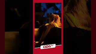 Yıldız Tilbe, Sahnede Ayakkabılarını Çıkardı Çorap Giydikten Sonra Şarkısına Devam Etti