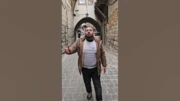 من دمشق من نفس المكانردي على الرافضي الذي كان يلطم في دمشق مادحا الخميني بالقرب من المسجد الاموي 