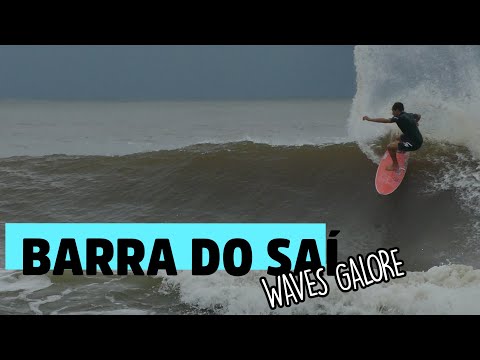 Barra do Saí stokes local crowd in this autumn swell